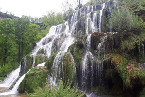 cascade des tuffs Baume