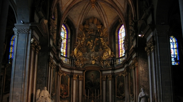 Besançon et sa (ses) cathédrale (cathédrales)