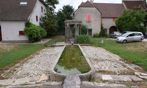 fontaine-abreuvoir montagney